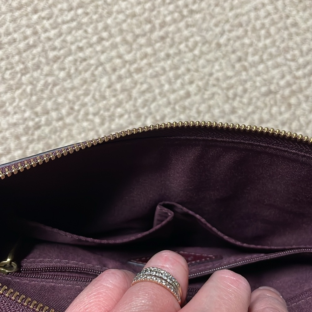 Fossil maroon color Fiona shoulder bag with multiple pockets - Picture 8 of 12